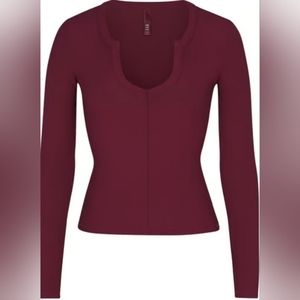 Skims Track Soft Lounge Split Neck Long Sleeve - Wine - Small